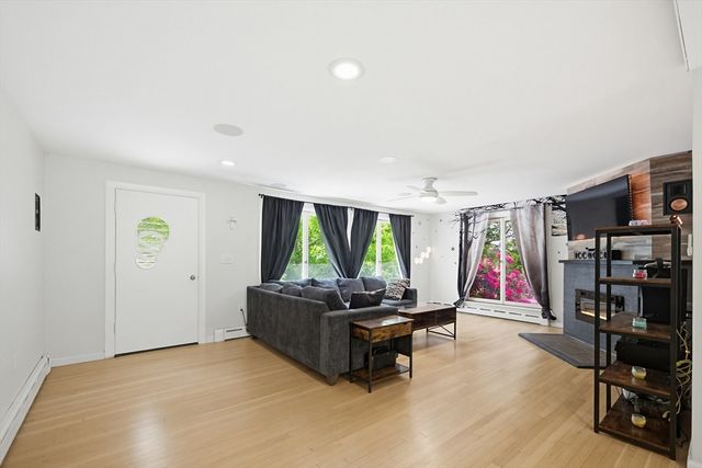 101 Edgewater Dr, Blackstone, MA 01504