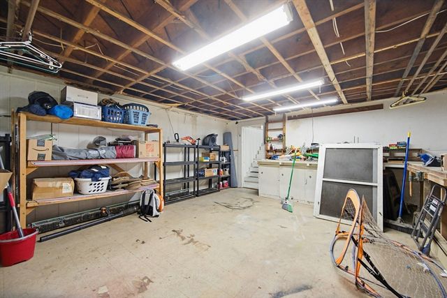 101 Edgewater Dr, Blackstone, MA 01504