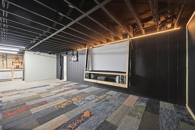 101 Edgewater Dr, Blackstone, MA 01504
