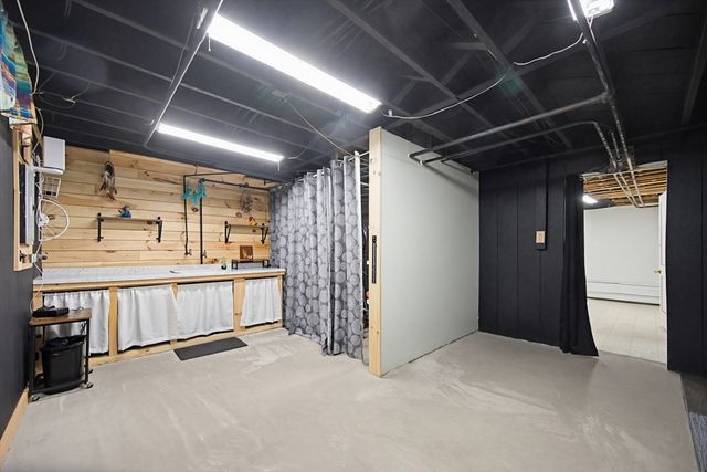 101 Edgewater Dr, Blackstone, MA 01504