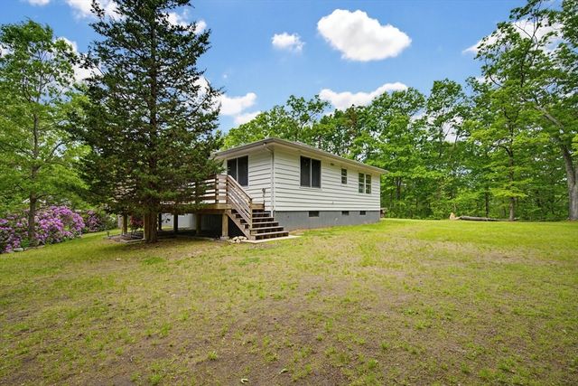101 Edgewater Dr, Blackstone, MA 01504