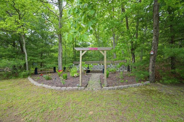 101 Edgewater Dr, Blackstone, MA 01504