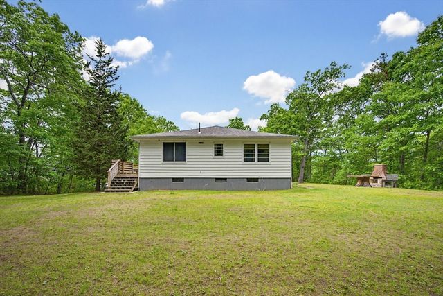 101 Edgewater Dr, Blackstone, MA 01504