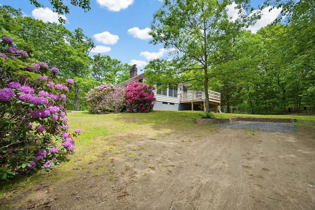 101 Edgewater Dr, Blackstone, MA 01504