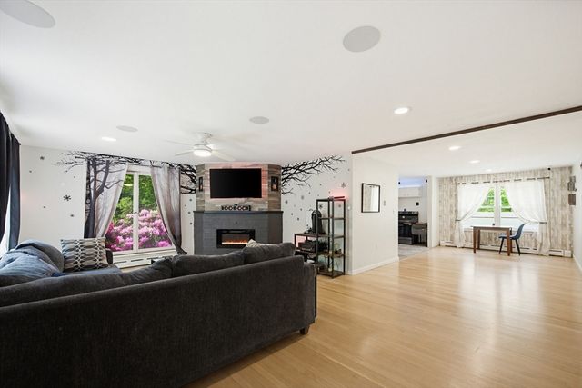 101 Edgewater Dr, Blackstone, MA 01504