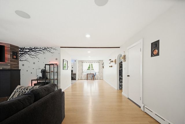 101 Edgewater Dr, Blackstone, MA 01504