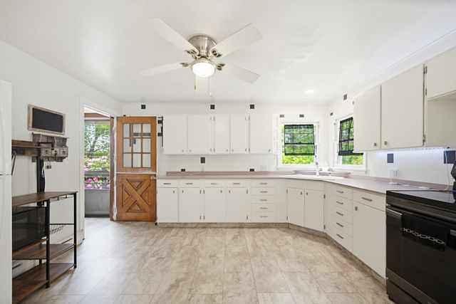 101 Edgewater Dr, Blackstone, MA 01504