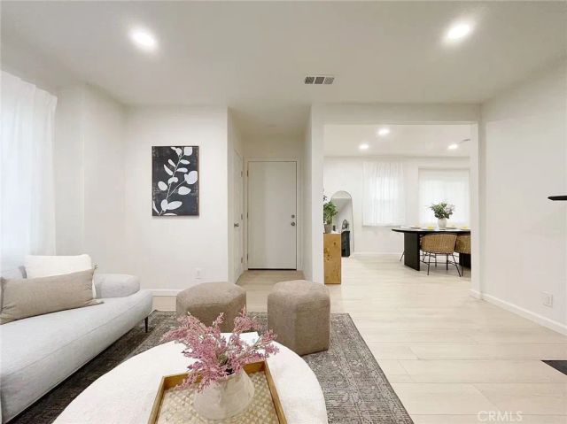 877 W Edna, Covina, CA 91722