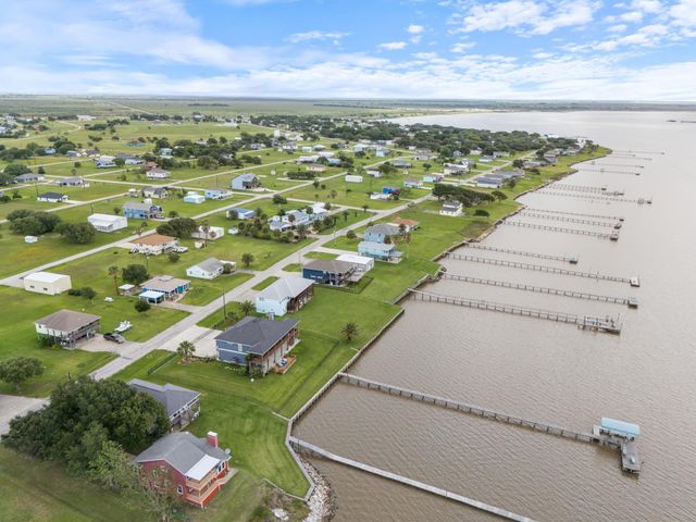 1730 W Bayshore Drive, Palacios, TX 77465