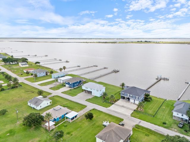 1730 W Bayshore Drive, Palacios, TX 77465