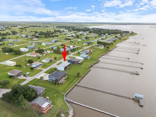 1730 W Bayshore Drive, Palacios, TX 77465