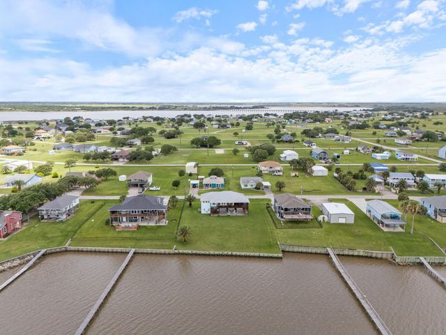 1730 W Bayshore Drive, Palacios, TX 77465