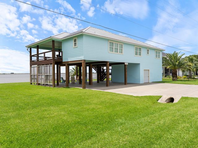 1730 W Bayshore Drive, Palacios, TX 77465