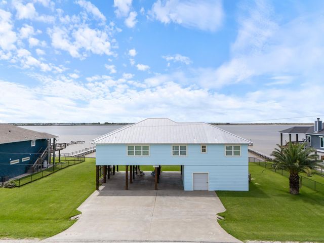 1730 W Bayshore Drive, Palacios, TX 77465