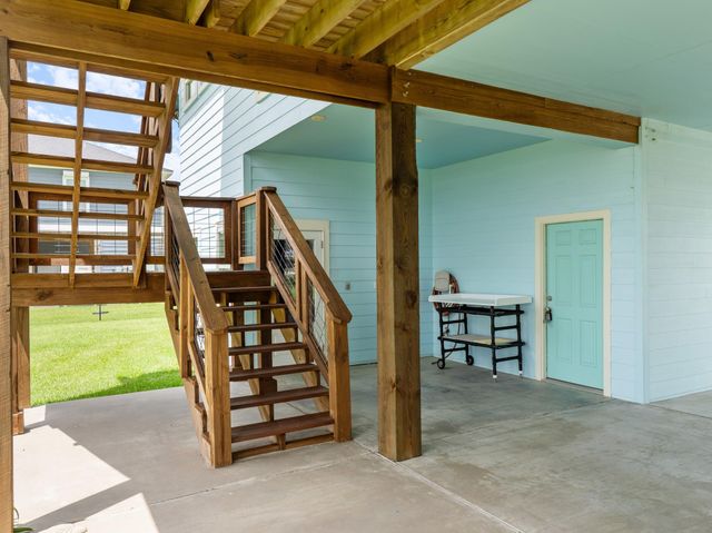 1730 W Bayshore Drive, Palacios, TX 77465