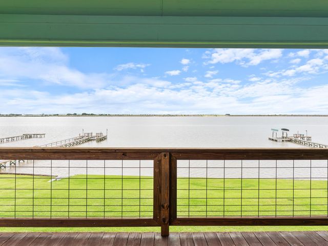 1730 W Bayshore Drive, Palacios, TX 77465
