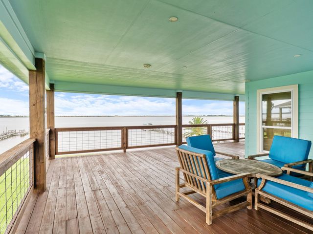1730 W Bayshore Drive, Palacios, TX 77465