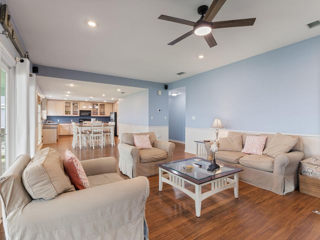 1730 W Bayshore Drive, Palacios, TX 77465