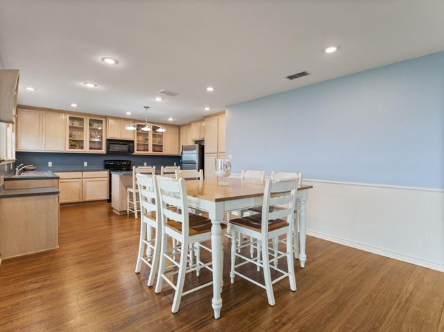 1730 W Bayshore Drive, Palacios, TX 77465