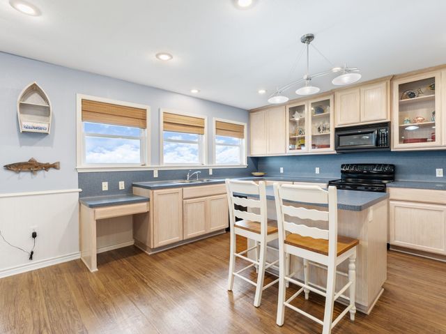 1730 W Bayshore Drive, Palacios, TX 77465