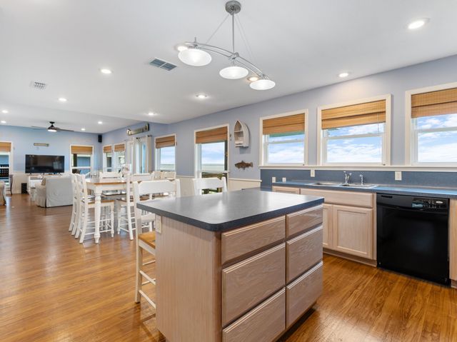 1730 W Bayshore Drive, Palacios, TX 77465