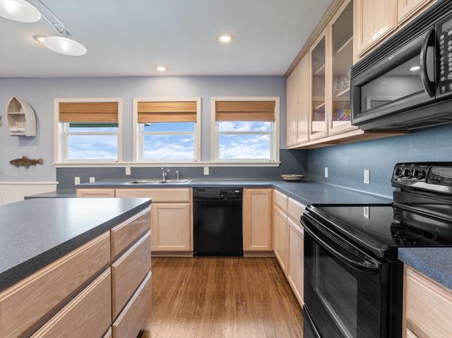 1730 W Bayshore Drive, Palacios, TX 77465