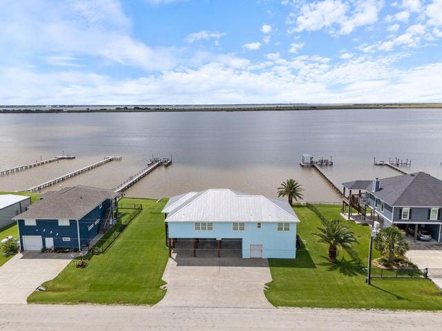 1730 W Bayshore Drive, Palacios, TX 77465