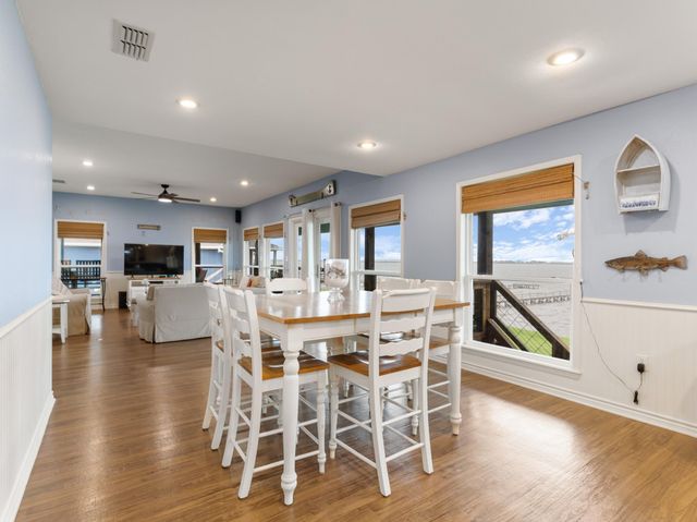 1730 W Bayshore Drive, Palacios, TX 77465