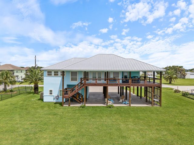 1730 W Bayshore Drive, Palacios, TX 77465