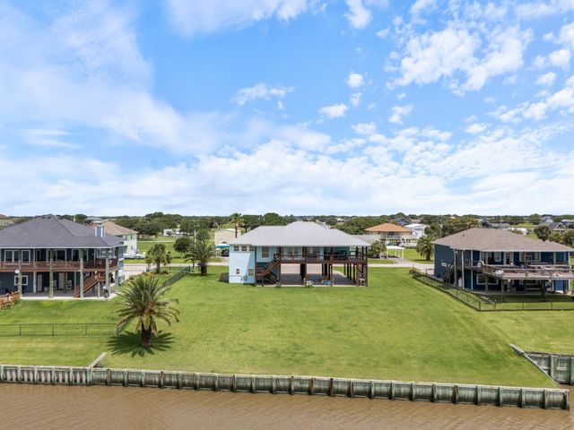 1730 W Bayshore Drive, Palacios, TX 77465