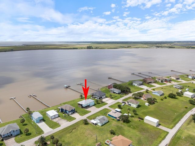1730 W Bayshore Drive, Palacios, TX 77465