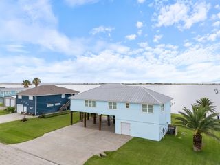 1730 W Bayshore Drive, Palacios, TX 77465