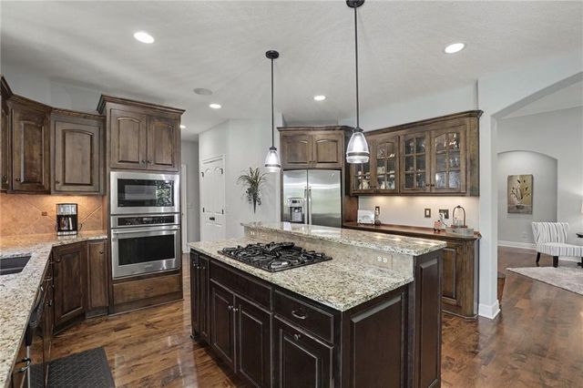 3412 SW Lois Lane, Lee's Summit, MO 64082