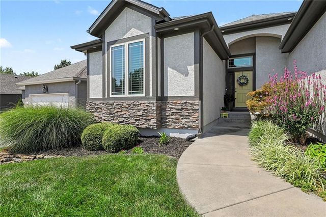 3412 SW Lois Lane, Lee's Summit, MO 64082