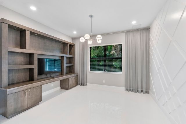 8685 Parkland Bay Drive, Parkland, FL 33076
