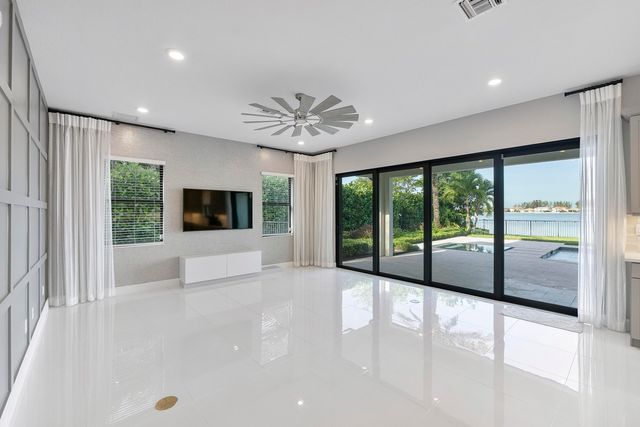 8685 Parkland Bay Drive, Parkland, FL 33076