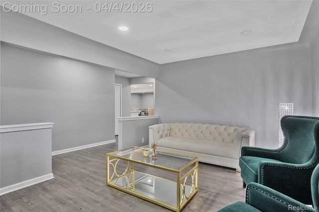 7117 N Evangeline Street, Dearborn Heights, MI 48127
