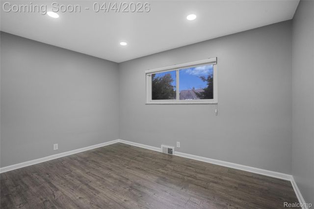 7117 N Evangeline Street, Dearborn Heights, MI 48127