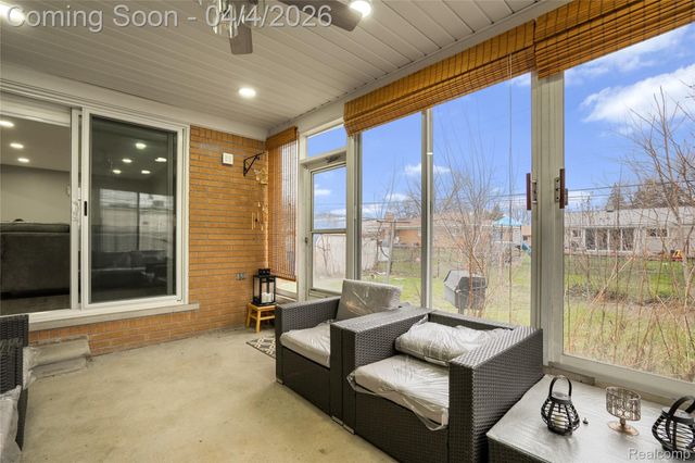 7117 N Evangeline Street, Dearborn Heights, MI 48127