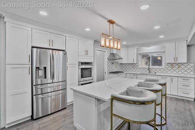 7117 N Evangeline Street, Dearborn Heights, MI 48127
