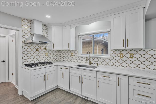 7117 N Evangeline Street, Dearborn Heights, MI 48127