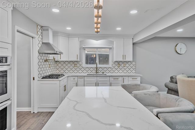 7117 N Evangeline Street, Dearborn Heights, MI 48127