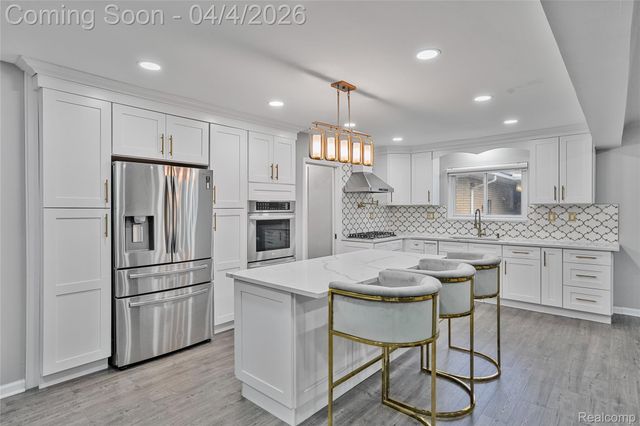 7117 N Evangeline Street, Dearborn Heights, MI 48127