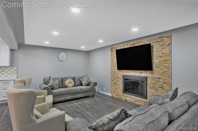 7117 N Evangeline Street, Dearborn Heights, MI 48127