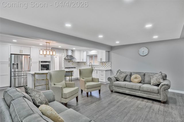 7117 N Evangeline Street, Dearborn Heights, MI 48127