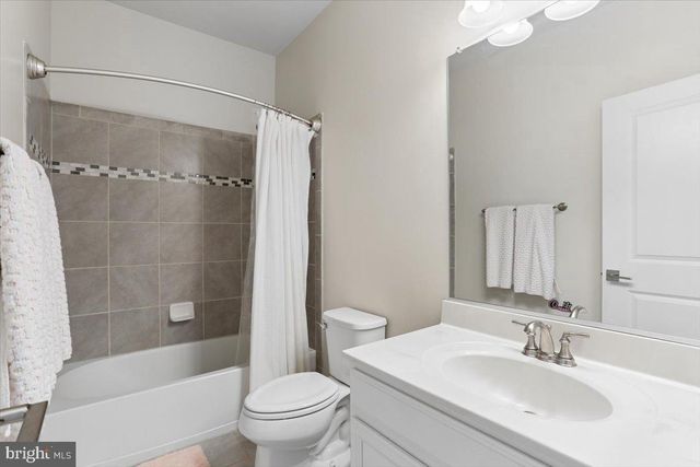 41266 STAGS LEAP DR, Aldie, VA 20105