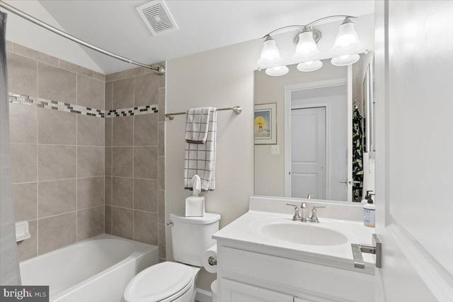 41266 STAGS LEAP DR, Aldie, VA 20105