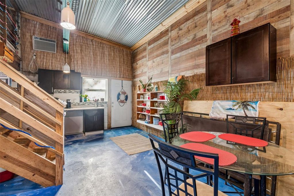 Image 52 of property listing at 2017 S VILLAGE AVENUE, Tampa, FL 33612