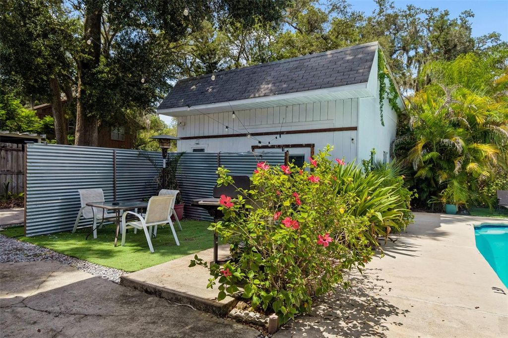 Image 61 of property listing at 2017 S VILLAGE AVENUE, Tampa, FL 33612