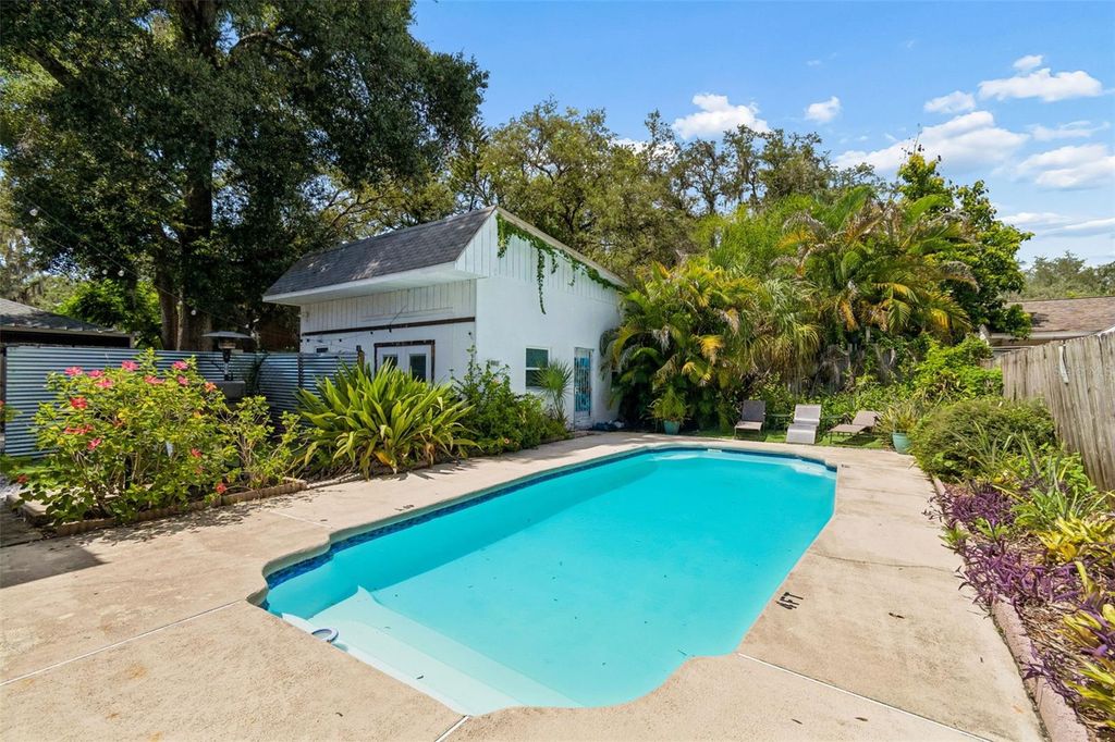 Image 62 of property listing at 2017 S VILLAGE AVENUE, Tampa, FL 33612
